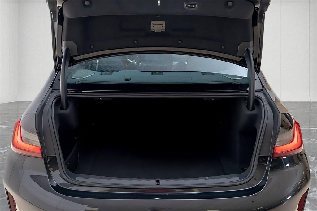 2025 BMW 3 Series 330i xDrive