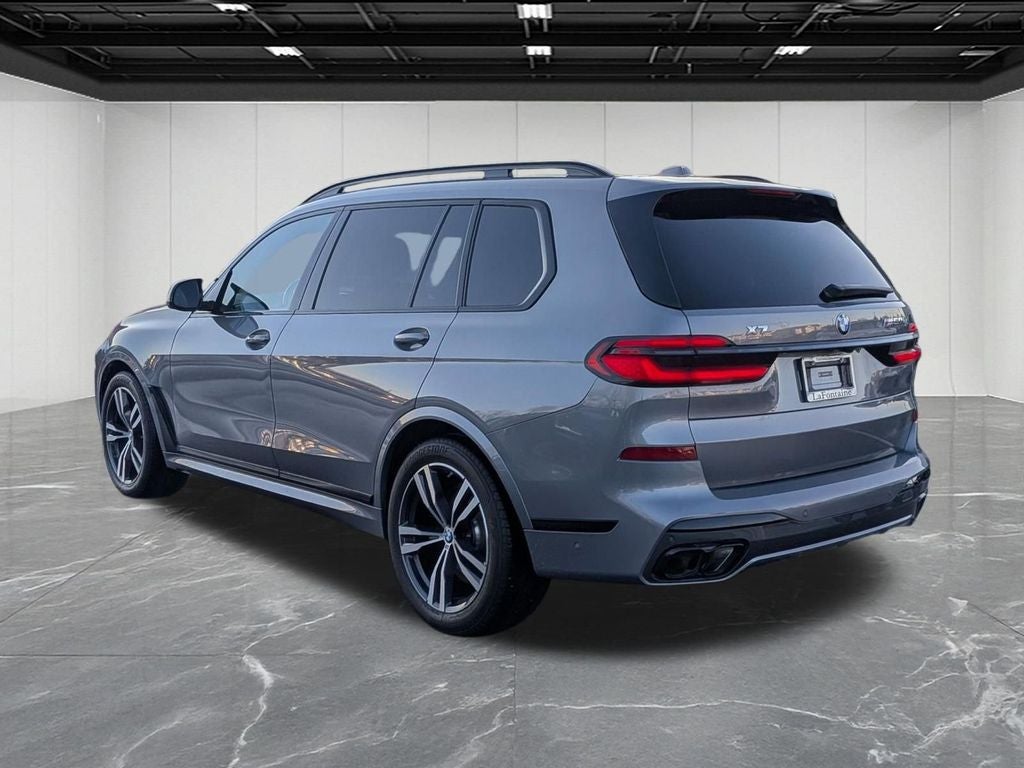 2025 BMW X7 M60i