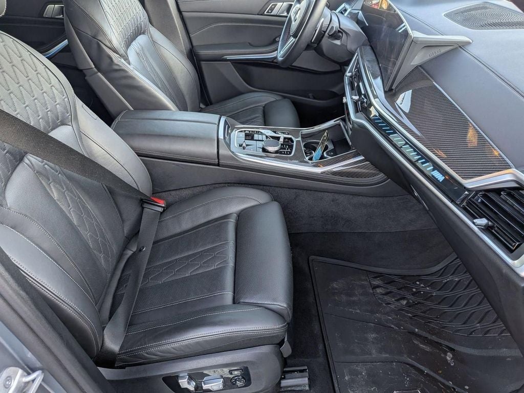 2025 BMW X7 M60i
