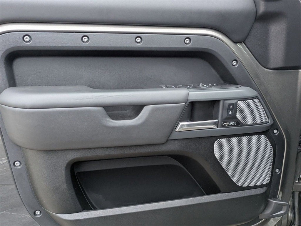 2023 Land Rover Defender 130 X-Dynamic SE