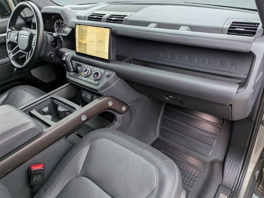 2023 Land Rover Defender 130 X-Dynamic SE