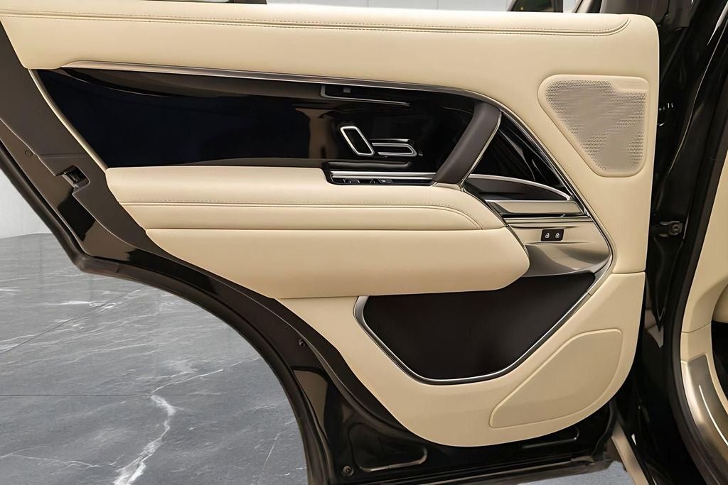 2025 Land Rover Range Rover SE