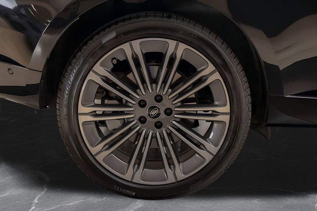 2025 Land Rover Range Rover SE