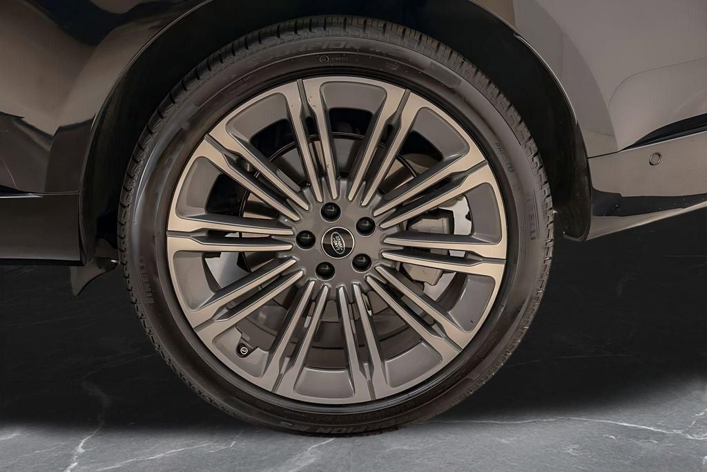 2025 Land Rover Range Rover SE