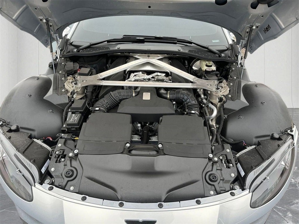 2022 Aston Martin Vantage Base