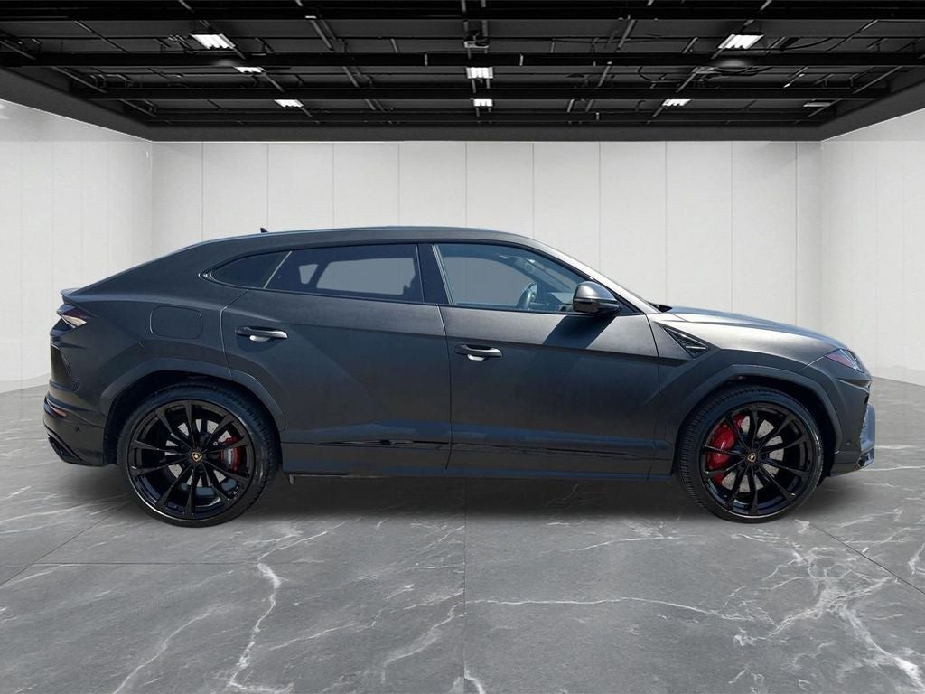2022 Lamborghini Urus Graphite Capsule