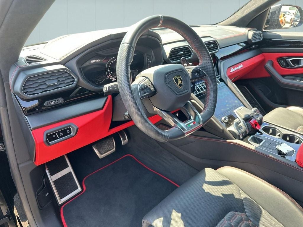 2022 Lamborghini Urus Graphite Capsule